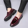 New homens se vestem sapatos de verniz Sombra de moda do casamento do noivo sapatos masculinos de couro formal sapatos italianos Estilo Oxford Shoes Big Size 48