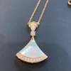 V Gold Materal Luxurious Qualired Quality Nature Shell with ventilateur Collier de pendentif et diamant scintillant pour les femmes Gift de bijoux 2493596