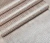 Samtida modern geometrisk tapet neutral grekisk nyckel design pvc väggpapper för sovrum 053m x 10m rullguld på vit9772898