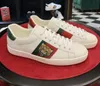 gucci shoes 2020 nova gner Luxo Homens Mulheres Sapatos Sapatilhas design atraente ACE Bordado Abelha Tiger principal da serpente Cão Fruit Casual Plano Unisex Trainers