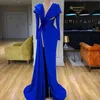 Dubaï Royal Arabe Blue Robes de soirée Deep V cou cou Satin Satin High Spir Robe Prom Robe à manches longues Vestidos de Novia Celebrity Estidos Estidos Estidos