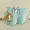 100pcs Papiergeschenke Taschen mit Griffen reine Farbe 10 Farben Kleidung Schuh Einkaufstasche Geschenkwrap 21x7x17cm