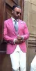 Excelente Hot Pink Men Casamento Smoking Notch Lapela Um Botão Do Noivo Smoking Popular Vestido Homens de Negócios Jantar / Darty Terno (Jacket + Pants + Tie) 88