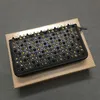 NIEUW Vergelijk met vergelijkbare items Vrouwen en mannen lange stijl portefeuilles panelen Spiked Clutch Bags patent echte leer klinknagels ba286u