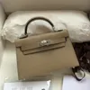 Mini Borsa a tracolla Moda donna Pochette Vera pelle di mucca con chiusura in metallo Prezzi assolutamente bassi Borse casual eleganti e di basso profilo