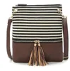 Kvinnor Stripe Tassel Handväskor Tjej Cross-Body Handväska PU Stitching Kontrast Färgväska Enstaka axelväskor Elegant axelväska D25