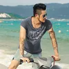 Hombres Verano Profundo Cuello En V Camiseta Hombres Moda Casual Algodón Sólido Manga Corta Impresión Camiseta Hombre Músculo Fitness Tight Top Tees Q190428