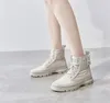 Film et télévision de haute qualité 2020 avec le même filet extérieur rouge bottes femmes style britannique tendance de la mode chaussures pour femmes