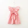 Baby Girls Dress Kids Plaid Backless Ruffle Sleeve Back Bow Cross Bomull Klänningar 2019 Ny Sommar Fahsion Barn Boutique Kläder 2 färger