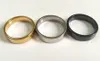 Bulkparti 100pcs guld silver svart topp mix 6mm band ringar aldrig blekna 316l rostfritt stål bröllop ringar älskare gåva heta säljer smycken nytt