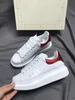 Triple S Mens Womens Designer Casual pappa Skor Vintage Platform Sneakers Paris 17fw Luxuries Tennis Flat Trainers Jogging Walking