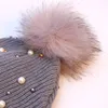 Peal Knit Hat Mode Chapeaux Tricotés Avec Des Perles Épais Chaud Bonnet D'hiver Doux Stretch Pom Poms Bonnets Skullies Caps Femmes GGA2965-4