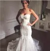 Nuovo arrivo Splendidi abiti da sposa a sirena senza schienale Sweetheart Tromba stile Pizzo Appliqued Abiti da sposa lunghi treni 2020 Custom Made