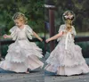 2019 dentelle bohème robes de fille de fleur col en V avec manches courtes jupes à volants Vintage enfant enfant robes d'anniversaire première communion porter