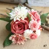 7色人工的なバラの花の花嫁の花束の結婚式の装飾8頭のシルクの花の花束のテーブルの中心部の家の装飾
