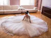 Piłka nowe sukienki klejnot klejnot szyi koronka aplikacja długa iluzja rękawy formalne suknia ślubna suknia ślubna