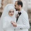 Vestidos de casamento muçulmanos decote alto manga longa renda cetim uma linha modesta estilo 2020 novos vestidos nupciais personalizam plus size