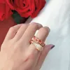 colore dell'anello del serpente Gioielli classici per feste di moda per le donne Matrimonio in oro rosa Lussuoso serpente con perforazione completa Anelli di dimensioni aperte shi219z