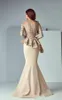 Champagner Meerjungfrau Abendkleider Sheer Neck Schößchen Spitze Satin Langarm Dubai Arabisch Formelles Abendkleid Kleid für die Brautmutter