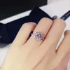 Fashion-Early Spring New Listing Classic Single Round With Micro-Tense Set Diamond Outer Ring Simulation Diamond Ring Kvinna