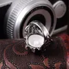 Mode Calssic Mens Kvinnor Tibetansk Silver Punk Ring Retro Devil Eye Rostfritt stål Ring Mode Smycken Gåvor Storlek 811