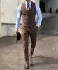 Klasyczne Wysokiej Jakości Wedding Tuxedos Brown Mens Wedding Garnitury Dwa kawałki Groom Nosić tanie formalne garnitur (kamizelki + spodnie)