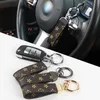 Designer Keychain PU Läder Rope för påsar Mobiltelefonremmar Charms Hängande Neck Creative Small Present Activity Luxury Key Ring