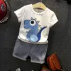 Ny design Baby Boys Kläder Set Kids Outfits Sommar tecknad Dinosaur T-shirt + Striped Pants 2st / Set Barnkläder