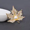 Kobiety Rhinestone Pearl Leaf Broszka Gold Bling Bling Leaf Brooch Garnitur Lapel Pin Biżuteria Prezent Dla Love Girlfriend Wysoka jakość