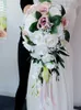 2020 sztuczna perłowa kryształowe bukiety ślubne z kości słoniowej Waterfall Wedding Bridal Flower Red Brides Ręcznie robione broszki bukiet de Mariage2970