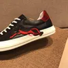 Gli uomini delle donne di modo pattini casuali Italia Mens stilista del cuoio genuino scarpe da tennis superiore stilista scarpe ricamate Tiger