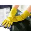 rubberen handschoenen voor het reinigen van gerechten