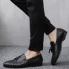Venda Quente Homens Pontilhas de Tee Business Tricô Sapatos Moda Casual Respirável PU Borracha Sola Sapatos de Casamento Sapatos de Casamento