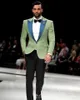 Classic Style One Button Groom Tuxedos Peak Lapel Men Garnitury Ślub / Prom / Dinner Best Man Blazer (Kurtka + Spodnie + Krawat) W275