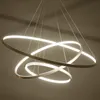 リモコンのためのモダンなLEDシャンデリア照明リビングルームの寝室のレストランのキッチン備品のためのアルミニウム光沢のあるリングランプ