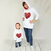 Ropa familiar a juego Corazón Impreso Madre Hija Sudaderas con capucha Mamá Niñas Sudadera a juego Adulto Niños Trajes 5 Diseños Opcional DHW2140