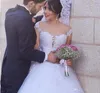 2020 Arabische Vintage-Ballkleid-Hochzeitskleider mit langen Ärmeln, durchsichtiger Ausschnitt, Perlen-Spitze-Applikationen, Schlüsselloch-Schleppe, Puffy-Tüll-Brautkleider
