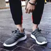 Hurtownia Wysokiej Jakości Buty do biegania dla mężczyzn Kobiety Czarne Szare Trenerzy Sportowe Biegacze Sneakers Marka Domowej roboty Made in China Rozmiar 39-44