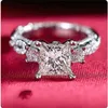 Luxe sieraden handgemaakte echte 925 sterling zilveren drie stenen prinses geslepen witte topaas CZ diamanten edelstenen eeuwigheid vrouwen trouwring ring