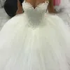 Abiti da sposa con perle di lusso Abiti da sposa con scollo a cuore Applique in pizzo Sweep Train Tulle Wed Abito da sposa su misura