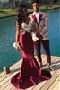 Sexig sjöjungfru Burgundy Prom Bridesmaid Dresses Long White Appliqued Pears V Neck Black Girls Prom Klänningar Formell Party Gown