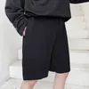 EWQ / Мужская одежда Летнее Новый 2020 плиссированные ткани черные свободные шорты для мужчин Корейский модный мужчина случайные брюки длиной до колена 9Y2618 CX200701