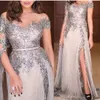 2020 skromne srebrne suknie balowe długie rękawy przezroczysta szyja koronkowa aplikacja cekiny zroszony rozcięcia po bokach linia Ruched zakładki suknie wieczorowe