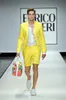 夏のスタイルの黄色の男性の短いズボン2ピース（ジャケット+パンツ+ネクタイ）ウェディングプロムカジュアルスタイルスリム新郎Tuxedos Blazer 575