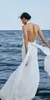 Vestidos de casamento Bohemian 2020 Sexy Halter frente Dividir vestidos de noiva Simplesmente Praia Backless Chiffon Um vestido de casamento da Linha