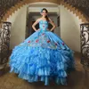 Prachtige kralen baljurk quinceanera jurken strapless nek borduurwerk zoete 16 jurk tiered vloer lengte organza corset masquerade jassen