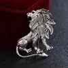 Broche de costumes masculins haut de gamme Nouvelle arrivée en gros de la broche d'animaux de lion argent doré sur mesure.