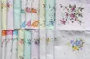 300pcs Bomull Handkerchief Handdukar Cutter Ladies Floral Handkerchief Party Decoration Cloth Servetter Craft Vintage Hanky ​​Oman bröllopsgåvor