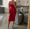 röd v nacke kort klänning