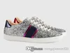 Vita casual skor kvinnor reser 100% läder snörning sneaker mens lady designer löpande tränare brev kvinna sko platt tränare tryckt män gym sneakers storlek 34-45